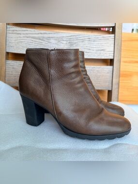 The Flexx 'Dipsy' dark brown leather block heel ankle booties 9.5 for women